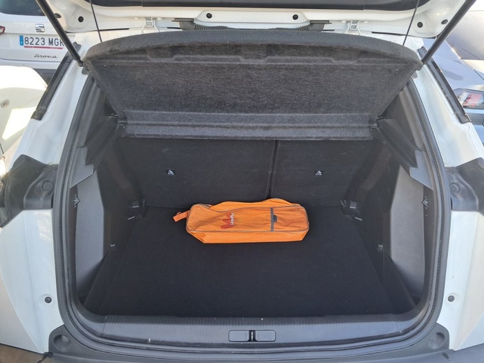 Peugeot 2008 BlueHDi 110 S&S Active 81 kW (110 CV) Vehículo usado en Madrid Peugeot 2008 BlueHDi 110 S&S Active 81 kW (110 CV) Vehículo usado en Madrid