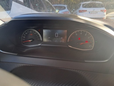 Peugeot 2008 BlueHDi 110 S&S Active 81 kW (110 CV) 15 Peugeot 2008 BlueHDi 110 S&S Active 81 kW (110 CV) 15