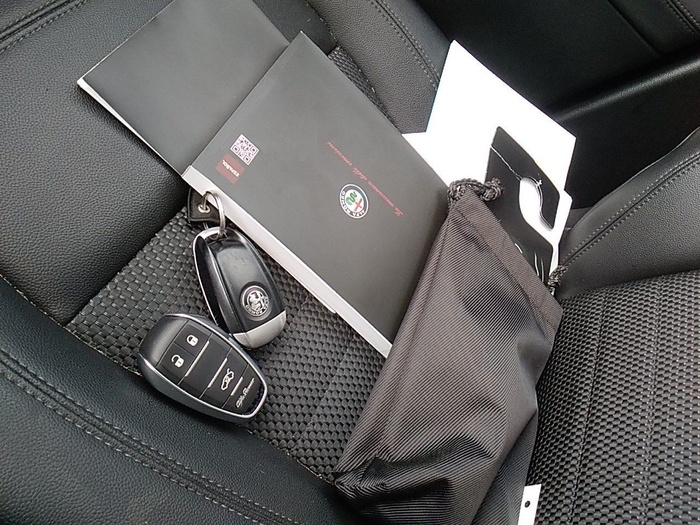 Alfa Romeo Stelvio 2.2 Diesel Sprint RWD 140 kW (190 CV) Vehículo usado en Madrid Alfa Romeo Stelvio 2.2 Diesel Sprint RWD 140 kW (190 CV) Vehículo usado en Madrid