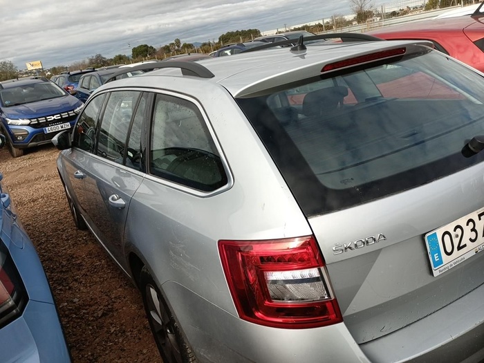 Skoda Octavia Combi 1.5 TGI CNG Ambition DSG 96 kW (130 CV) Vehículo usado en Madrid Skoda Octavia Combi 1.5 TGI CNG Ambition DSG 96 kW (130 CV) Vehículo usado en Madrid