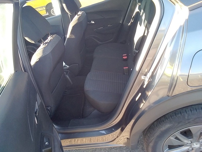 Peugeot 2008 BlueHDi 110 S&S Active Pack 81 kW (110 CV) Vehículo usado en Madrid Peugeot 2008 BlueHDi 110 S&S Active Pack 81 kW (110 CV) Vehículo usado en Madrid