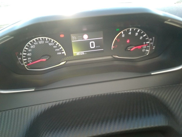 Peugeot 2008 BlueHDi 110 S&S Active Pack 81 kW (110 CV) Vehículo usado en Madrid Peugeot 2008 BlueHDi 110 S&S Active Pack 81 kW (110 CV) Vehículo usado en Madrid