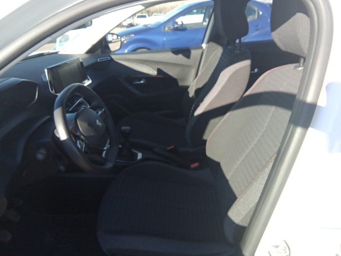 Peugeot 2008 BlueHDi 110 S&S Active 81 kW (110 CV) Vehículo usado en Madrid Peugeot 2008 BlueHDi 110 S&S Active 81 kW (110 CV) Vehículo usado en Madrid