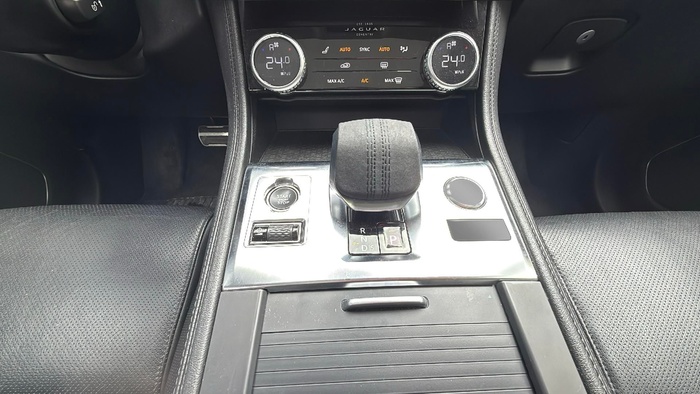 Jaguar F-PACE 2.0D l4 MHEV SE AWD Auto 150 kW (204 CV) Vehículo usado en Madrid Jaguar F-PACE 2.0D l4 MHEV SE AWD Auto 150 kW (204 CV) Vehículo usado en Madrid