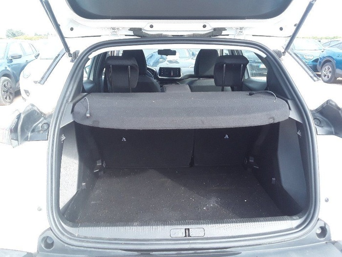 Peugeot 2008 BlueHDi 110 S&S Active 81 kW (110 CV) Vehículo usado en Madrid Peugeot 2008 BlueHDi 110 S&S Active 81 kW (110 CV) Vehículo usado en Madrid