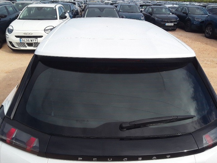 Peugeot 2008 BlueHDi 110 S&S Active 81 kW (110 CV) Vehículo usado en Madrid Peugeot 2008 BlueHDi 110 S&S Active 81 kW (110 CV) Vehículo usado en Madrid