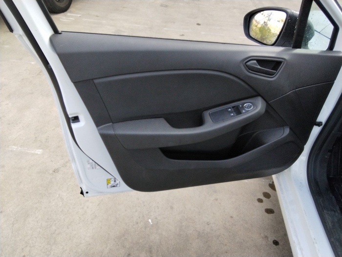 Renault Clio Business SCe 48 kW (65 CV) Vehículo usado en Madrid Renault Clio Business SCe 48 kW (65 CV) Vehículo usado en Madrid