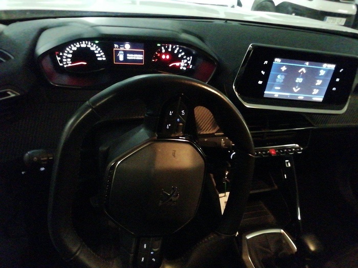 Peugeot 2008 BlueHDi 110 S&S Active Pack 81 kW (110 CV) Vehículo usado en Madrid Peugeot 2008 BlueHDi 110 S&S Active Pack 81 kW (110 CV) Vehículo usado en Madrid