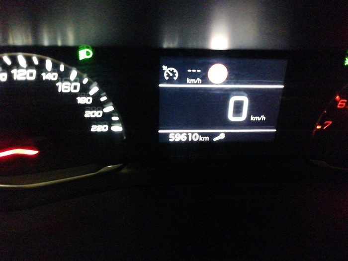 Peugeot 2008 BlueHDi 110 S&S Active Pack 81 kW (110 CV) Vehículo usado en Madrid Peugeot 2008 BlueHDi 110 S&S Active Pack 81 kW (110 CV) Vehículo usado en Madrid