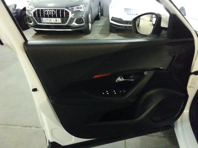 Peugeot 2008 BlueHDi 110 S&S Active Pack 81 kW (110 CV) 14 Peugeot 2008 BlueHDi 110 S&S Active Pack 81 kW (110 CV) 14