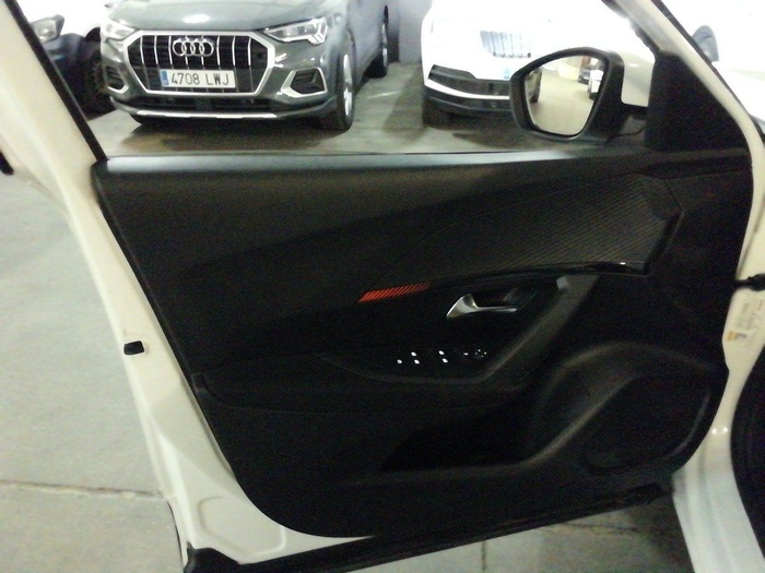 Peugeot 2008 BlueHDi 110 S&S Active Pack 81 kW (110 CV) Vehículo usado en Madrid Peugeot 2008 BlueHDi 110 S&S Active Pack 81 kW (110 CV) Vehículo usado en Madrid