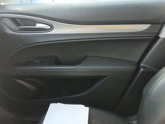 Alfa Romeo Stelvio 2.2 Diesel Sprint RWD 140 kW (190 CV) Vehículo usado en Madrid Alfa Romeo Stelvio 2.2 Diesel Sprint RWD 140 kW (190 CV) Vehículo usado en Madrid