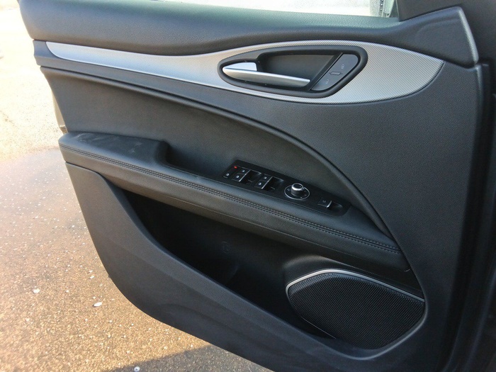 Alfa Romeo Stelvio 2.2 Diesel Sprint RWD 140 kW (190 CV) Vehículo usado en Madrid Alfa Romeo Stelvio 2.2 Diesel Sprint RWD 140 kW (190 CV) Vehículo usado en Madrid