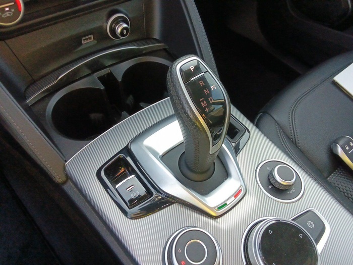 Alfa Romeo Stelvio 2.2 Diesel Sprint RWD 140 kW (190 CV) Vehículo usado en Madrid Alfa Romeo Stelvio 2.2 Diesel Sprint RWD 140 kW (190 CV) Vehículo usado en Madrid