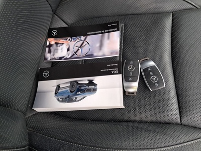 Mercedes-Benz EQA 300 4Matic 168 kW (228 CV) 4 Mercedes-Benz EQA 300 4Matic 168 kW (228 CV) 4