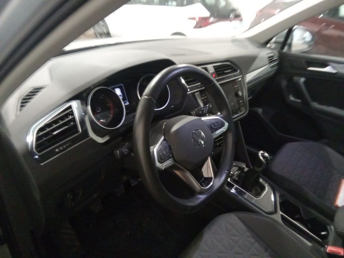 Volkswagen Tiguan Life 2.0 TDI 90 kW (122 CV) Vehículo usado en Madrid Volkswagen Tiguan Life 2.0 TDI 90 kW (122 CV) Vehículo usado en Madrid