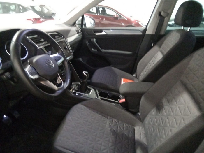 Volkswagen Tiguan Life 2.0 TDI 90 kW (122 CV) Vehículo usado en Madrid Volkswagen Tiguan Life 2.0 TDI 90 kW (122 CV) Vehículo usado en Madrid