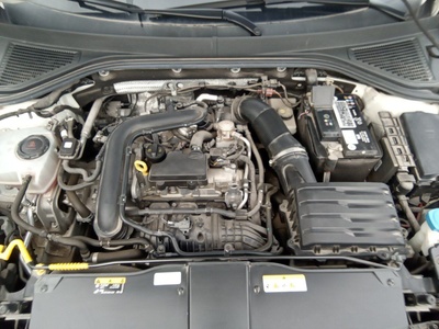 Volkswagen T-Roc Advance R-Line 1.0 TSI 81 kW (110 CV) 15 Volkswagen T-Roc Advance R-Line 1.0 TSI 81 kW (110 CV) 15