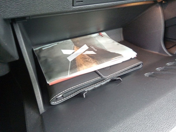 Volkswagen T-Roc Advance R-Line 1.0 TSI 81 kW (110 CV) Vehículo usado en Madrid Volkswagen T-Roc Advance R-Line 1.0 TSI 81 kW (110 CV) Vehículo usado en Madrid