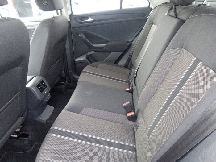 Volkswagen T-Roc Advance R-Line 1.0 TSI 81 kW (110 CV) Vehículo usado en Madrid Volkswagen T-Roc Advance R-Line 1.0 TSI 81 kW (110 CV) Vehículo usado en Madrid