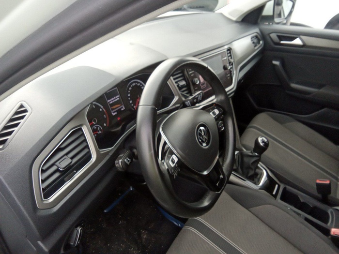 Volkswagen T-Roc Advance R-Line 1.0 TSI 81 kW (110 CV) Vehículo usado en Madrid Volkswagen T-Roc Advance R-Line 1.0 TSI 81 kW (110 CV) Vehículo usado en Madrid