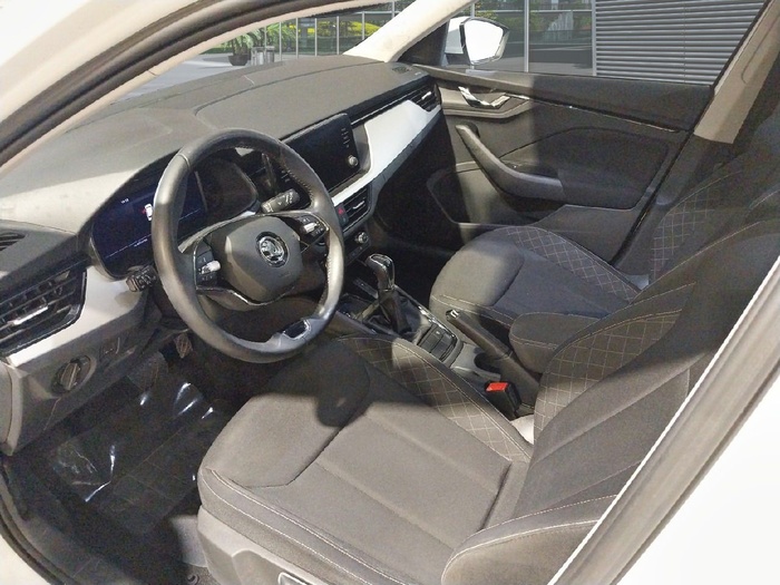 Skoda Kamiq 1.0 TSI Ambition DSG 81 kW (110 CV) Vehículo usado en Madrid Skoda Kamiq 1.0 TSI Ambition DSG 81 kW (110 CV) Vehículo usado en Madrid