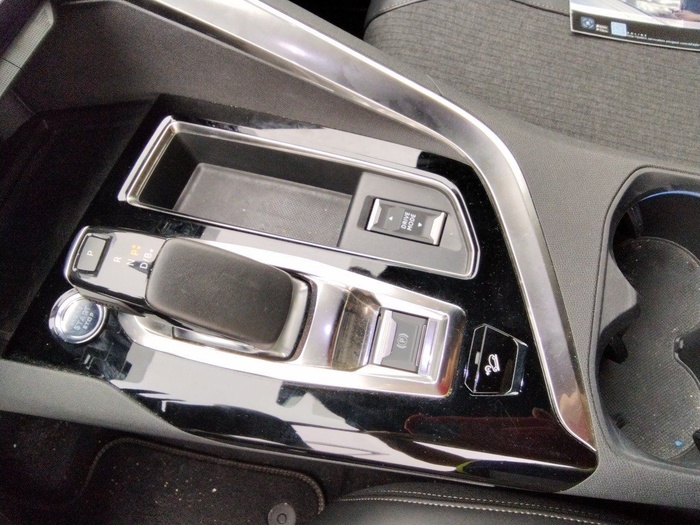 Peugeot 3008 Hybrid 300 GT Line e-EAT8 221 kW (300 CV) Vehículo usado en Madrid Peugeot 3008 Hybrid 300 GT Line e-EAT8 221 kW (300 CV) Vehículo usado en Madrid