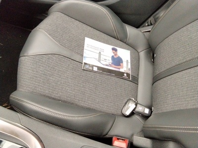 Peugeot 3008 Hybrid 300 GT Line e-EAT8 221 kW (300 CV) 15 Peugeot 3008 Hybrid 300 GT Line e-EAT8 221 kW (300 CV) 15