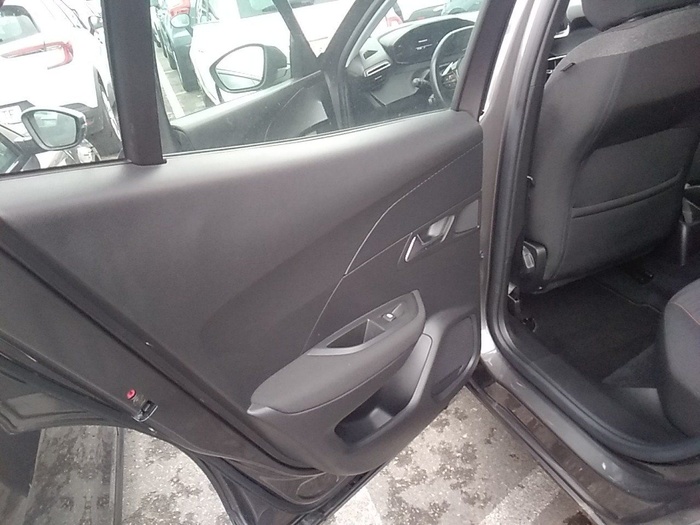 Peugeot 2008 BlueHDi 110 S&S Active Pack 81 kW (110 CV) Vehículo usado en Madrid Peugeot 2008 BlueHDi 110 S&S Active Pack 81 kW (110 CV) Vehículo usado en Madrid