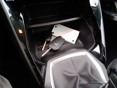 Peugeot 2008 BlueHDi 110 S&S Active Pack 81 kW (110 CV) 11 Peugeot 2008 BlueHDi 110 S&S Active Pack 81 kW (110 CV) 11