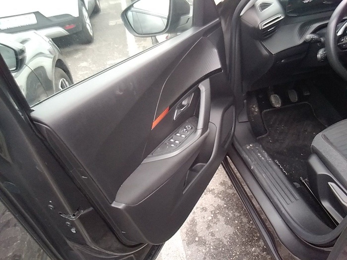 Peugeot 2008 BlueHDi 110 S&S Active Pack 81 kW (110 CV) Vehículo usado en Madrid Peugeot 2008 BlueHDi 110 S&S Active Pack 81 kW (110 CV) Vehículo usado en Madrid