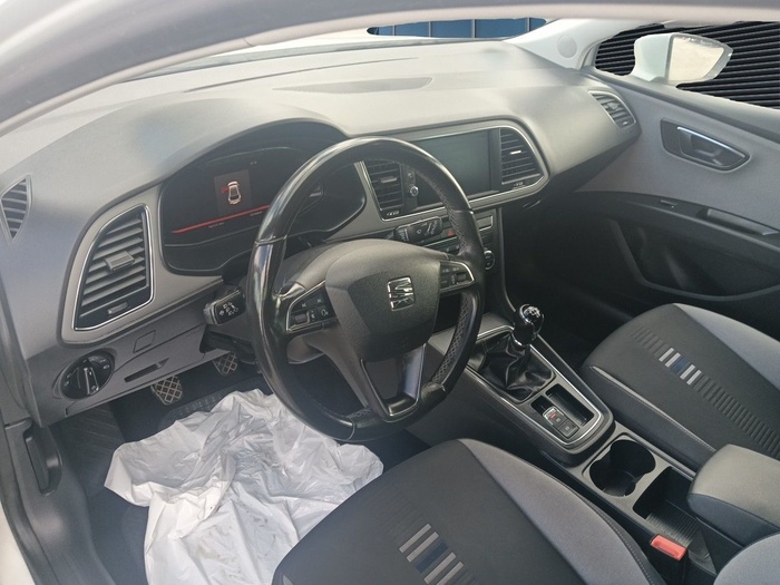 SEAT León 1.6 TDI S&S Style Visio Edition 85 kW (115 CV) Vehículo usado en Madrid SEAT León 1.6 TDI S&S Style Visio Edition 85 kW (115 CV) Vehículo usado en Madrid