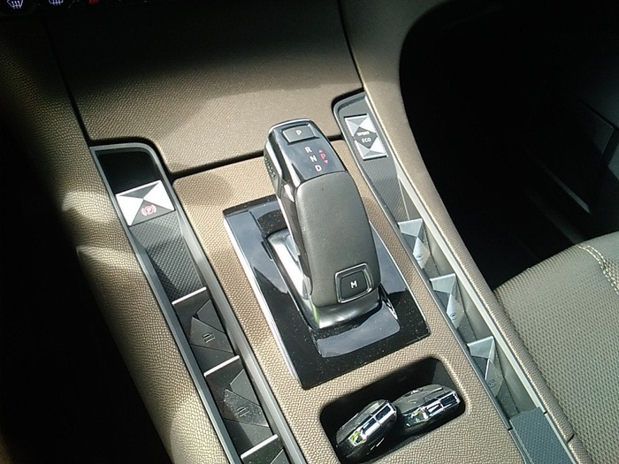 DS DS7 Crossback BlueHDi 130 Be Chic Auto 96 kW (130 CV) Vehículo usado en Madrid DS DS7 Crossback BlueHDi 130 Be Chic Auto 96 kW (130 CV) Vehículo usado en Madrid