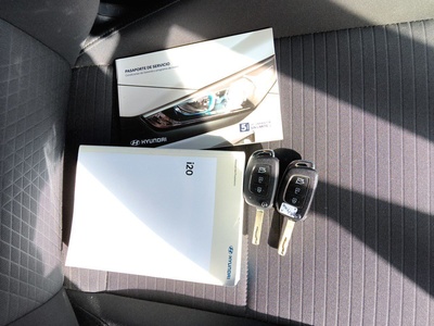 Hyundai i20 1.0 TGDI 48V Essence 74 kW (100 CV) 12 Hyundai i20 1.0 TGDI 48V Essence 74 kW (100 CV) 12