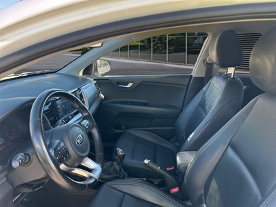 Kia Stonic 1.0 T-GDi Black Edition 74 kW (100 CV) 7 Kia Stonic 1.0 T-GDi Black Edition 74 kW (100 CV) 7