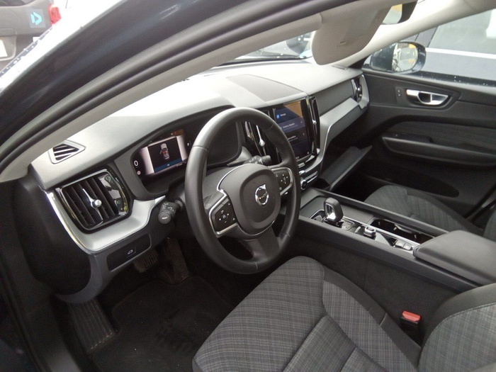 Volvo XC60 B4 D Core AWD Auto 145 kW (197 CV) Vehículo usado en Madrid Volvo XC60 B4 D Core AWD Auto 145 kW (197 CV) Vehículo usado en Madrid