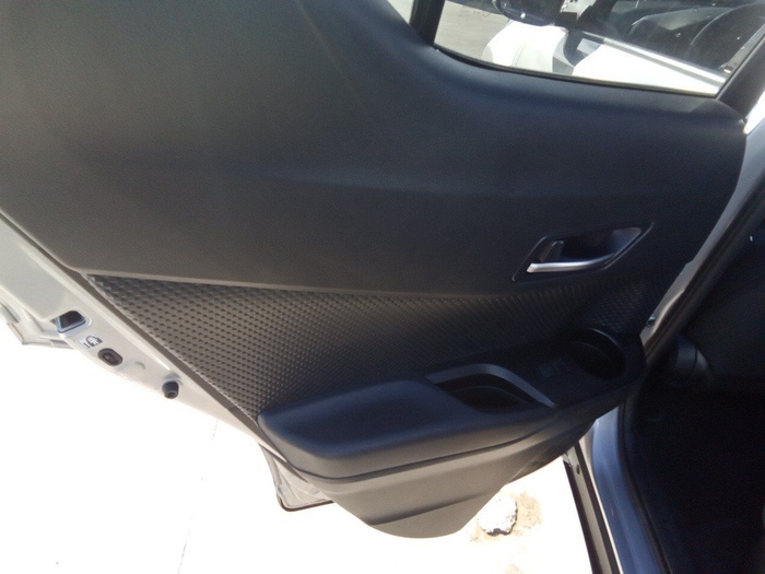 Toyota C-HR 1.8 125H Advance 90 kW (122 CV) Vehículo usado en Madrid Toyota C-HR 1.8 125H Advance 90 kW (122 CV) Vehículo usado en Madrid