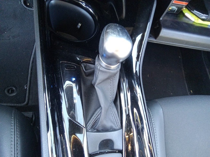 Toyota C-HR 1.8 125H Advance 90 kW (122 CV) Vehículo usado en Madrid Toyota C-HR 1.8 125H Advance 90 kW (122 CV) Vehículo usado en Madrid