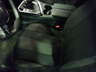 Peugeot 3008 BlueHDi 130 S&S Active Pack 96 kW (130 CV) 15 Peugeot 3008 BlueHDi 130 S&S Active Pack 96 kW (130 CV) 15