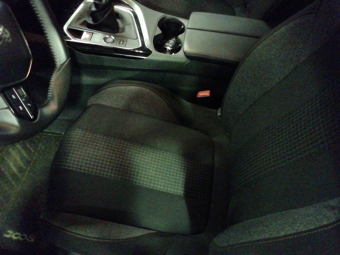 Peugeot 3008 BlueHDi 130 S&S Active Pack 96 kW (130 CV) Vehículo usado en Madrid Peugeot 3008 BlueHDi 130 S&S Active Pack 96 kW (130 CV) Vehículo usado en Madrid