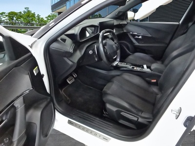 Peugeot 2008 BlueHDi 130 S&S GT EAT8 96 kW (130 CV) 14 Peugeot 2008 BlueHDi 130 S&S GT EAT8 96 kW (130 CV) 14