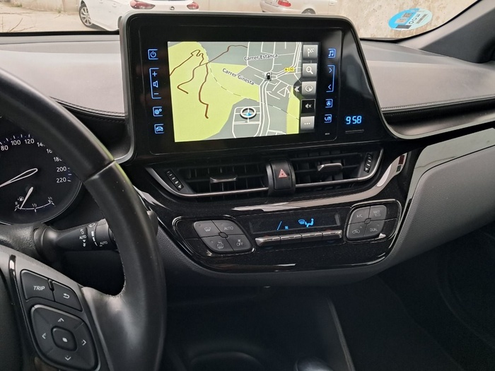 Toyota C-HR 1.8 125H Active 90 kW (122 CV) Vehículo usado en Madrid Toyota C-HR 1.8 125H Active 90 kW (122 CV) Vehículo usado en Madrid