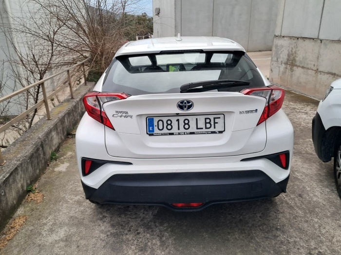 Toyota C-HR 1.8 125H Active 90 kW (122 CV) Vehículo usado en Madrid Toyota C-HR 1.8 125H Active 90 kW (122 CV) Vehículo usado en Madrid