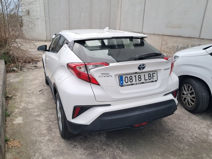 Toyota C-HR 1.8 125H Active 90 kW (122 CV) Vehículo usado en Madrid Toyota C-HR 1.8 125H Active 90 kW (122 CV) Vehículo usado en Madrid