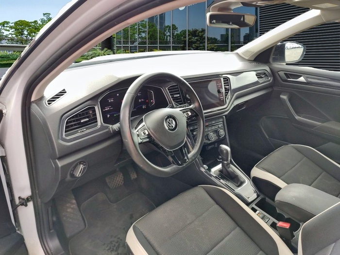 Volkswagen T-Roc Sport 1.5 TSI 110 kW (150 CV) DSG Vehículo usado en Madrid Volkswagen T-Roc Sport 1.5 TSI 110 kW (150 CV) DSG Vehículo usado en Madrid