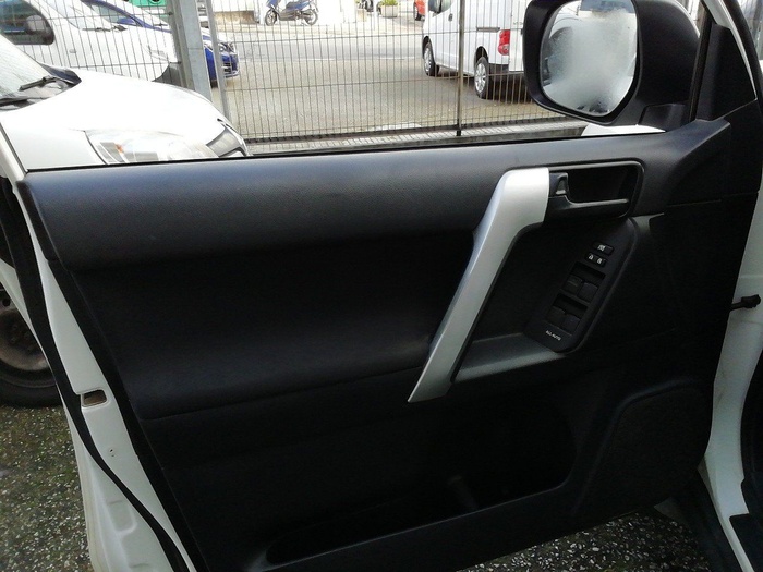 Toyota Land Cruiser 2.8 D-4D GX 130 kW (177 CV) Vehículo usado en Madrid Toyota Land Cruiser 2.8 D-4D GX 130 kW (177 CV) Vehículo usado en Madrid