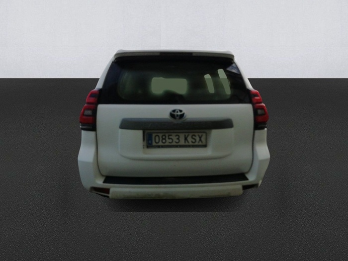 Toyota Land Cruiser 2.8 D-4D GX 130 kW (177 CV) Vehículo usado en Madrid Toyota Land Cruiser 2.8 D-4D GX 130 kW (177 CV) Vehículo usado en Madrid