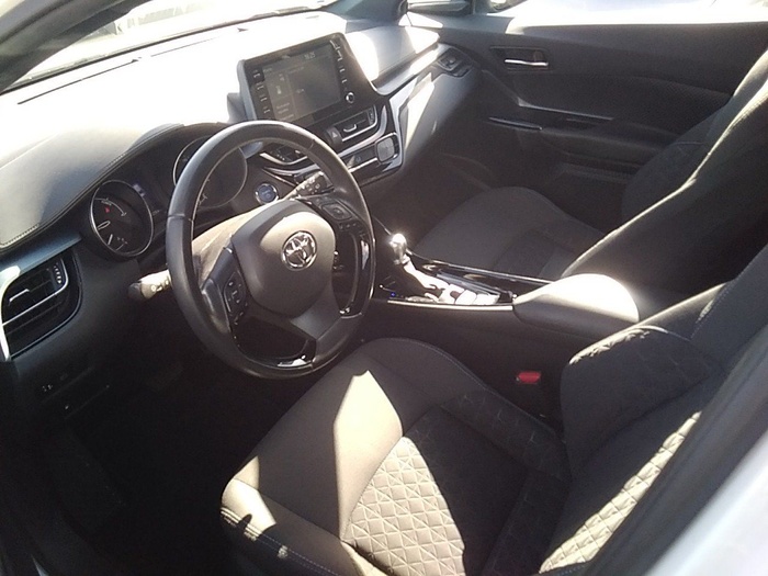 Toyota C-HR 1.8 125H Advance 90 kW (122 CV) Vehículo usado en Madrid Toyota C-HR 1.8 125H Advance 90 kW (122 CV) Vehículo usado en Madrid