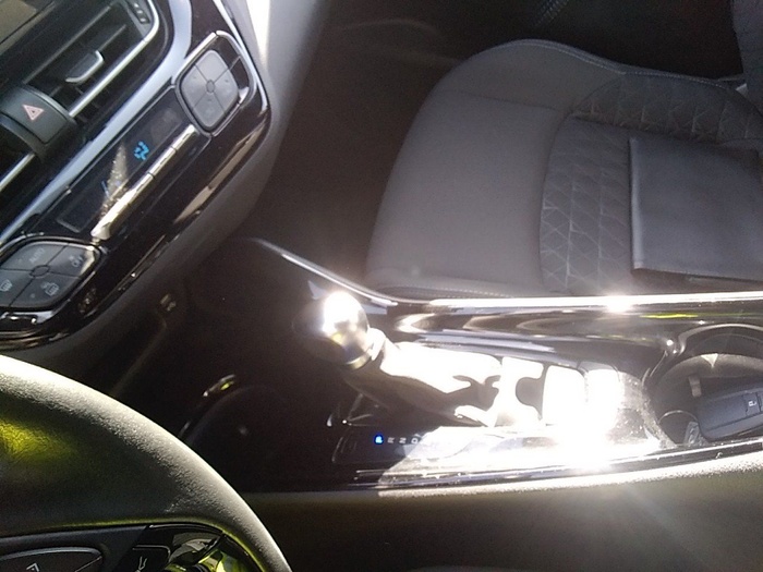 Toyota C-HR 1.8 125H Advance 90 kW (122 CV) Vehículo usado en Madrid Toyota C-HR 1.8 125H Advance 90 kW (122 CV) Vehículo usado en Madrid