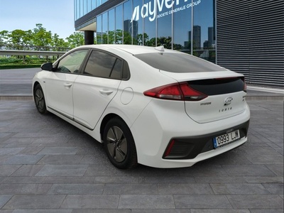 Hyundai Ioniq 1.6 GDI HEV Klass DCT 104 kW (141 CV) 13 Hyundai Ioniq 1.6 GDI HEV Klass DCT 104 kW (141 CV) 13
